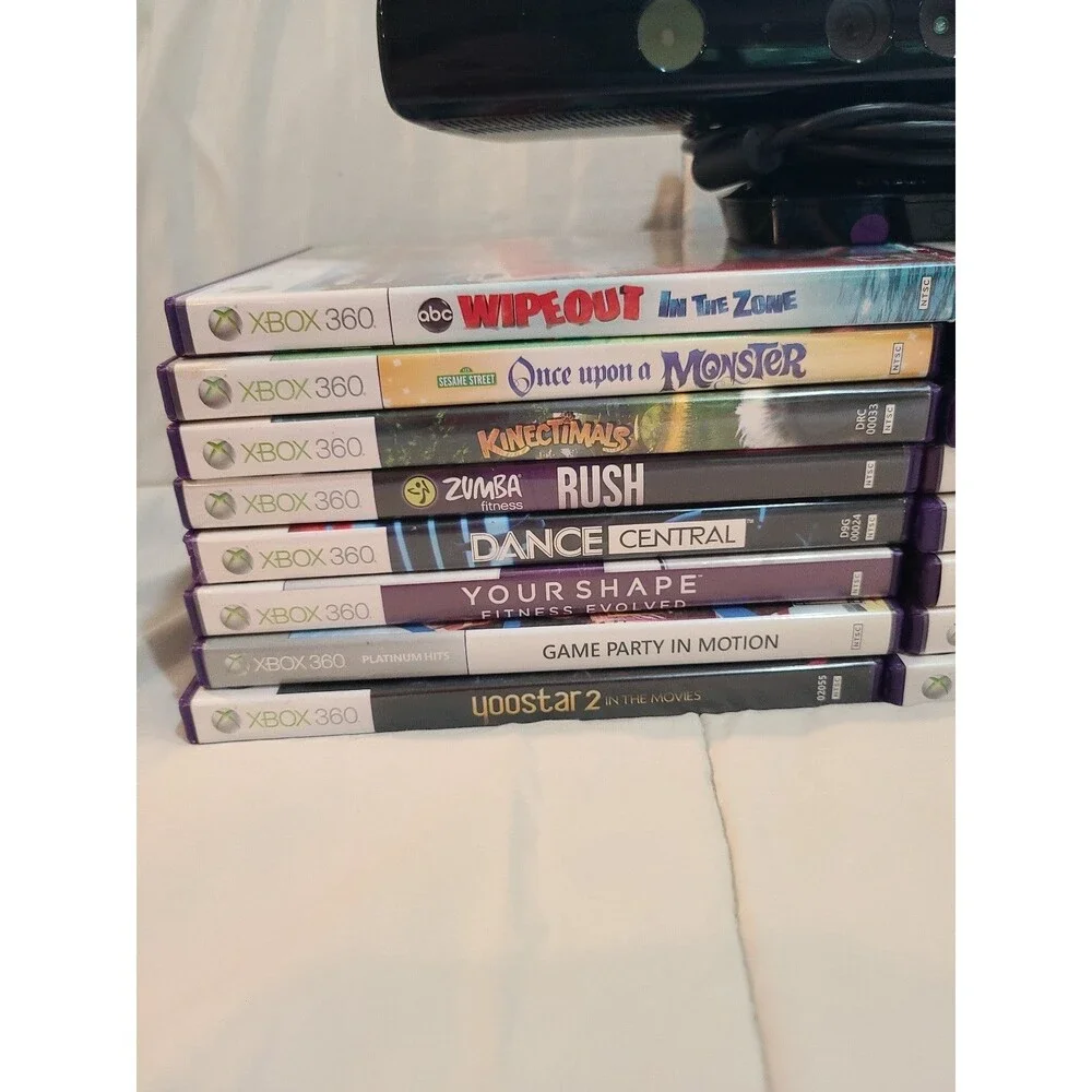 Xbox 360 Kinect Bundle - Picture 2 of 10